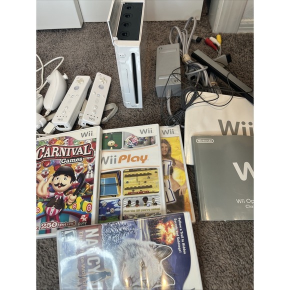 Nintendo Wii Console Bundle 2 Controllers 2 Nunchucks 4 Games & all Hook Ups - Picture 8 of 9